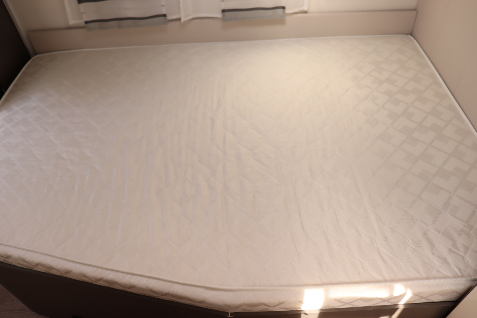 キャンピングカー トレーラー ﾎﾋﾞｰ 540WFU 家庭用ｴｱｺﾝ FFﾋｰﾀｰ