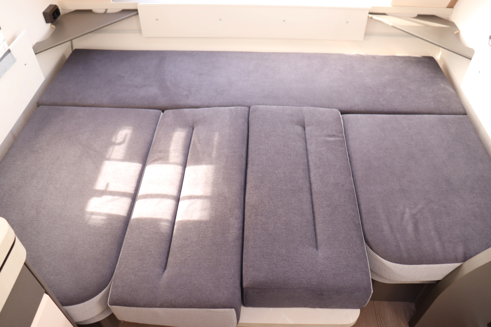 キャンピングカー トレーラー ﾎﾋﾞｰ 540WFU 家庭用ｴｱｺﾝ FFﾋｰﾀｰ