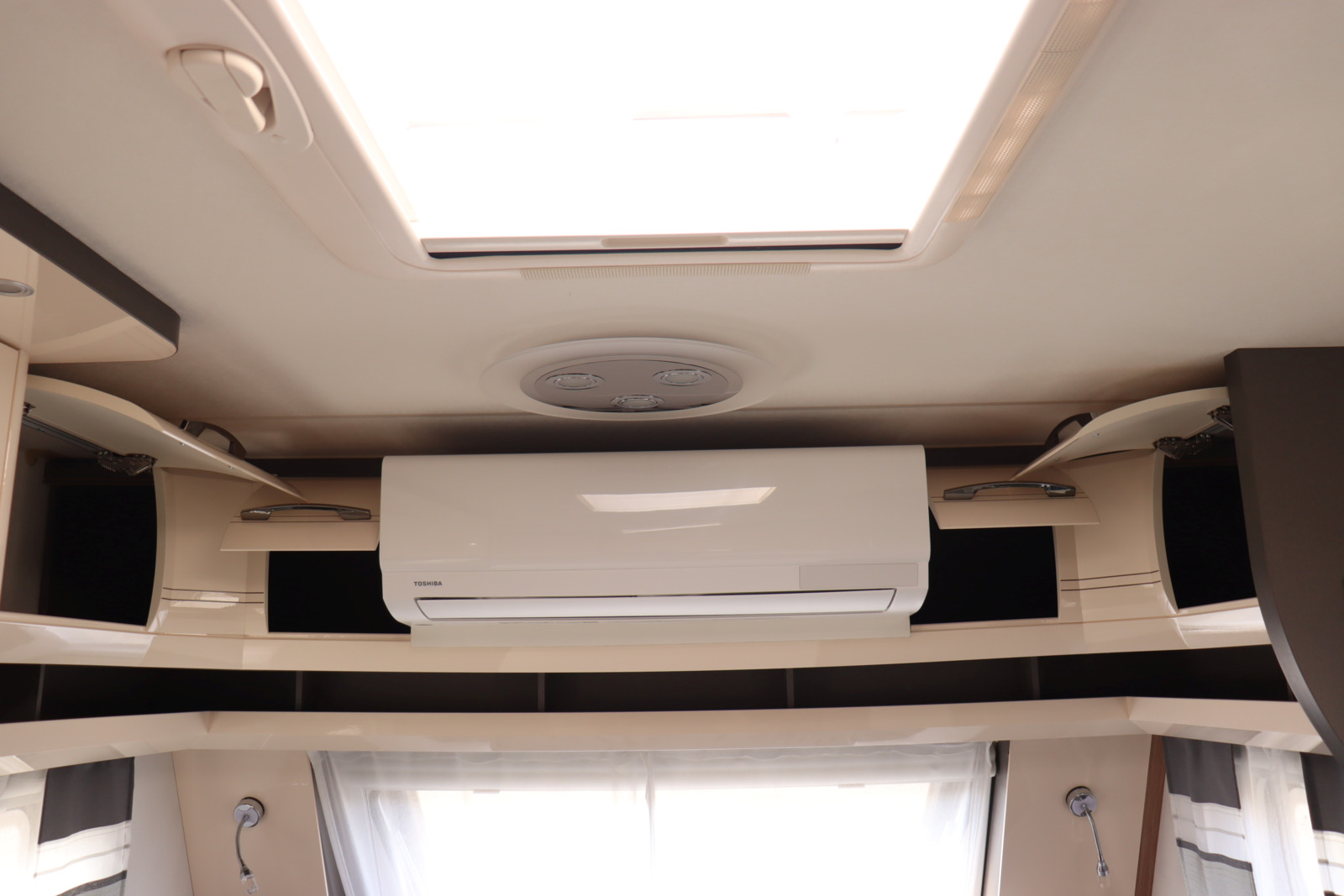 キャンピングカー トレーラー ﾎﾋﾞｰ 540WFU 家庭用ｴｱｺﾝ FFﾋｰﾀｰ