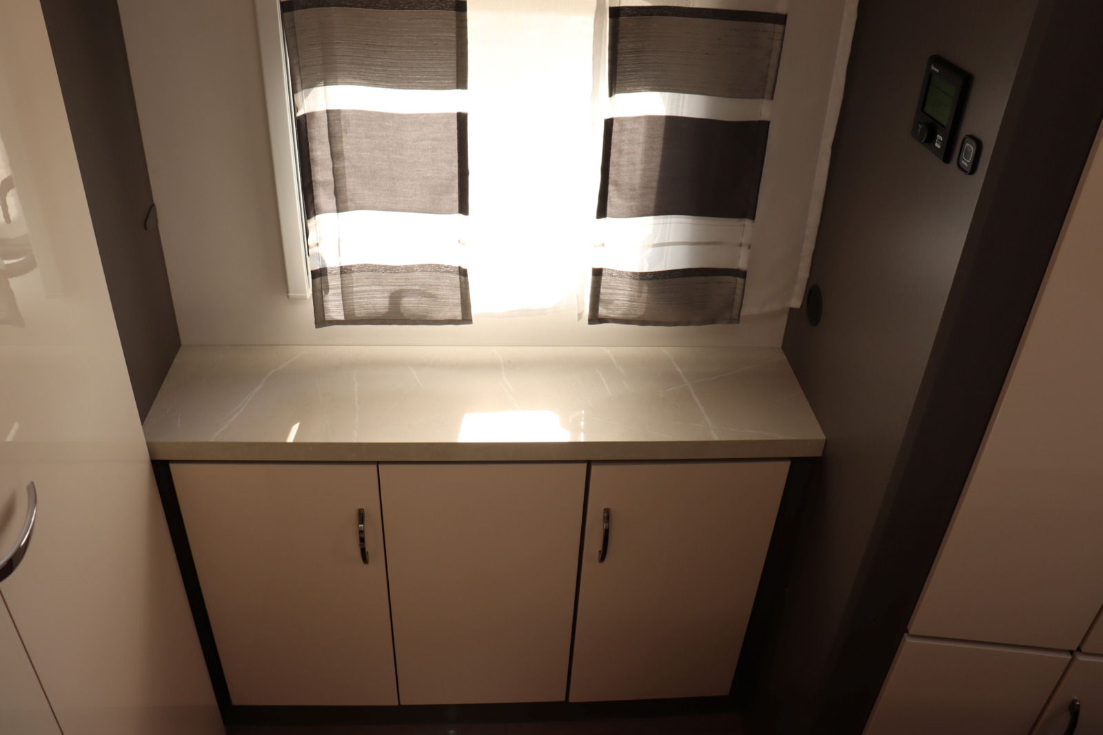 キャンピングカー トレーラー ﾎﾋﾞｰ 540WFU 家庭用ｴｱｺﾝ FFﾋｰﾀｰ