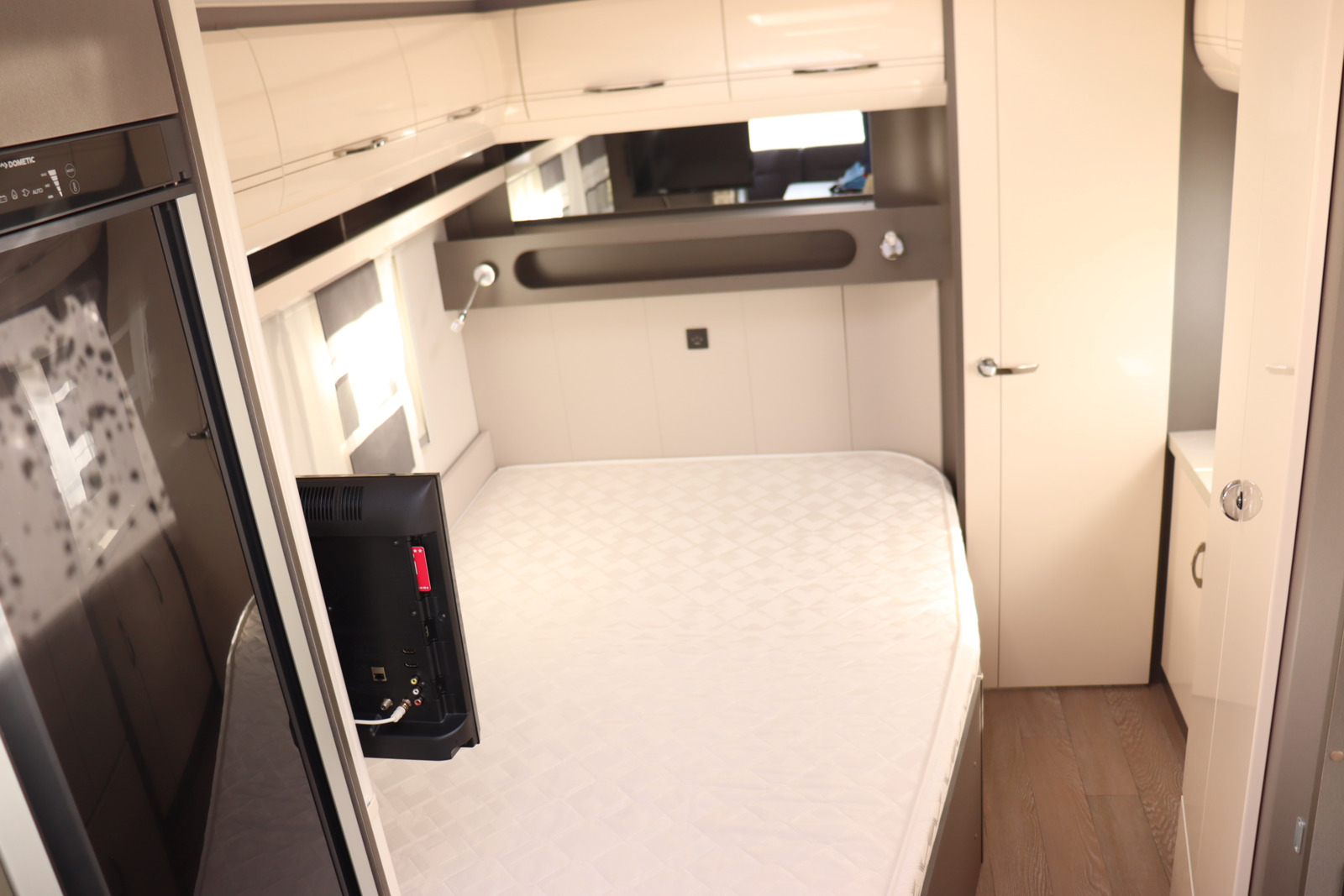 キャンピングカー トレーラー ﾎﾋﾞｰ 540WFU 家庭用ｴｱｺﾝ FFﾋｰﾀｰ