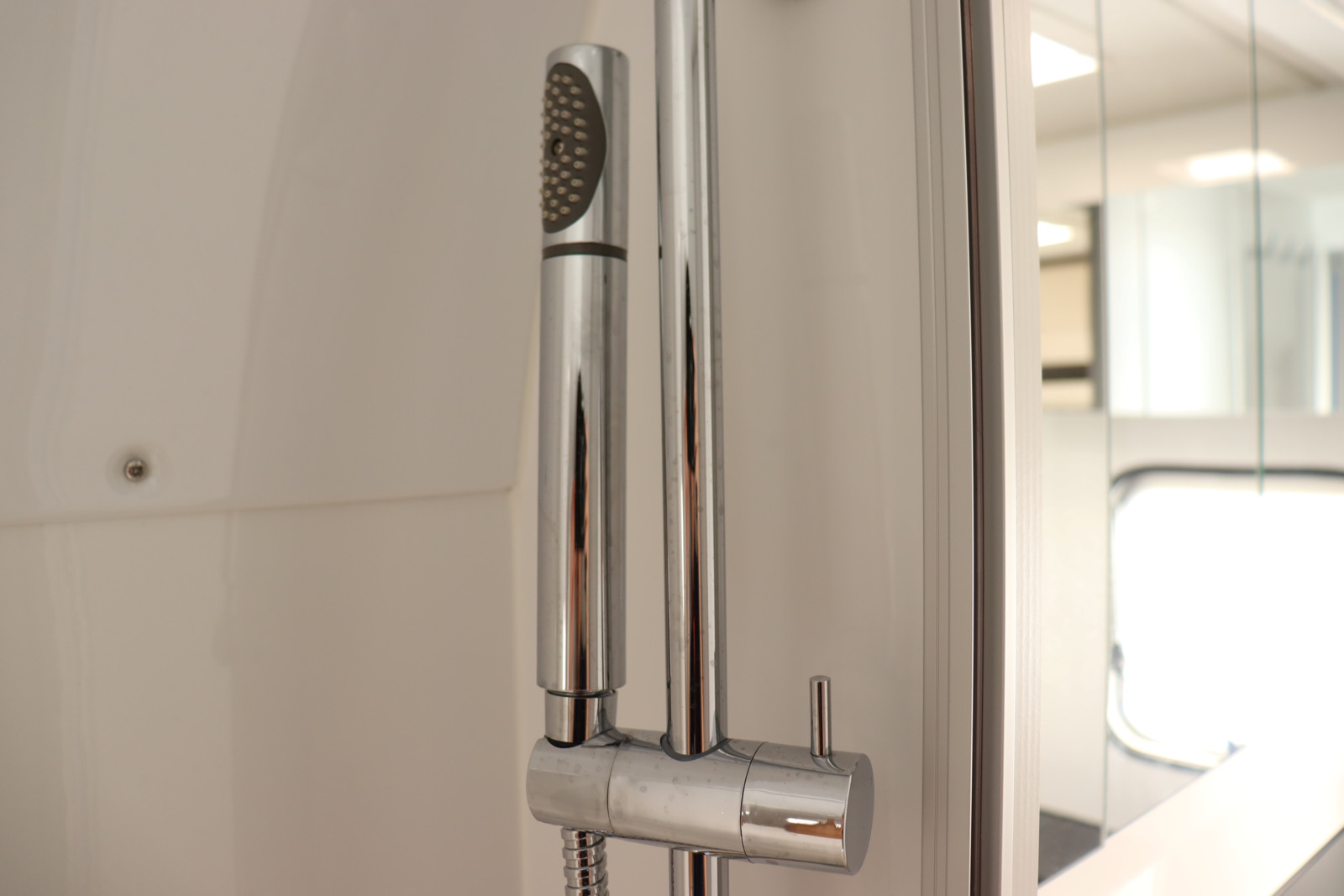 キャンピングカー トレーラー ﾎﾋﾞｰ 540WFU 家庭用ｴｱｺﾝ FFﾋｰﾀｰ