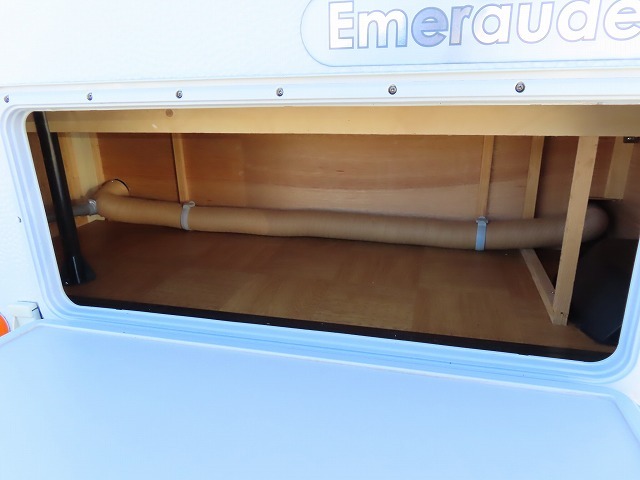 キャンピングカー トレーラー ﾄﾘｶﾞﾉ ｴﾒﾛｰﾄﾞ376V　牽引免許不要