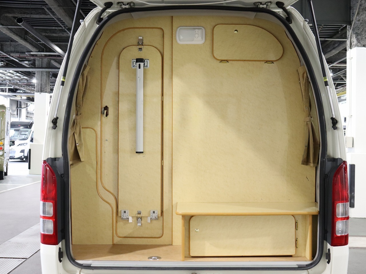 キャンピングカー バンコン ﾊｲｴｰｽ ﾉｰｽﾗｲﾌ 大地 4WD　FF　ｲﾝﾊﾞｰﾀｰ