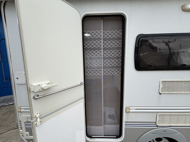 キャンピングカー トレーラー ﾄﾘｶﾞﾉ ｴﾒﾛｰﾄﾞ390