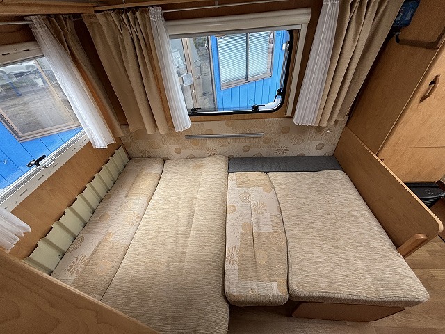 キャンピングカー トレーラー ﾄﾘｶﾞﾉ ｴﾒﾛｰﾄﾞ390