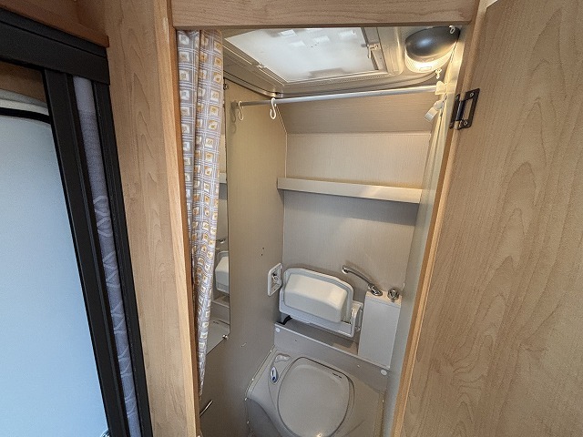 キャンピングカー トレーラー ﾄﾘｶﾞﾉ ｴﾒﾛｰﾄﾞ390