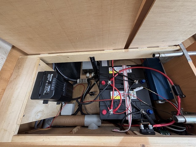 キャンピングカー トレーラー ﾄﾘｶﾞﾉ ｴﾒﾛｰﾄﾞ390