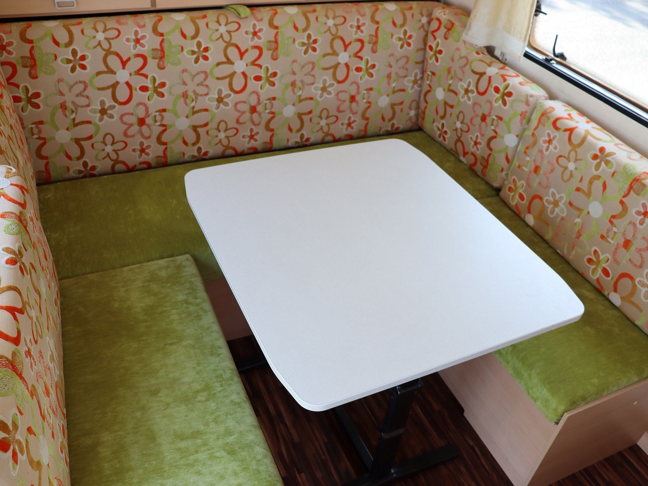 キャンピングカー トレーラー ﾀﾊﾞｰﾄ ｽﾓｰﾙｴｯｸﾞ 牽引免許不要