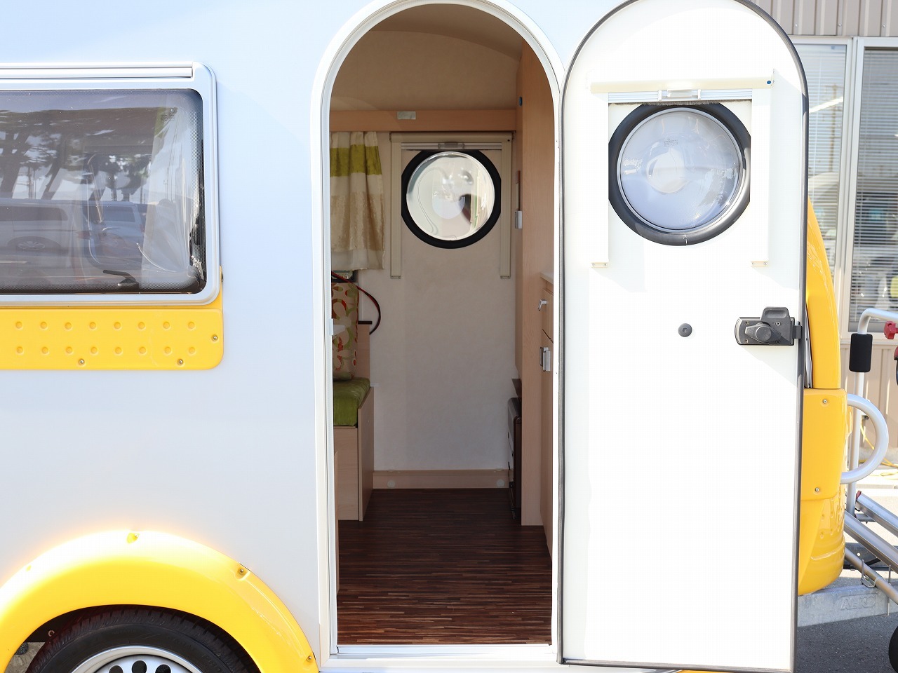 キャンピングカー トレーラー ﾀﾊﾞｰﾄ ｽﾓｰﾙｴｯｸﾞ 牽引免許不要