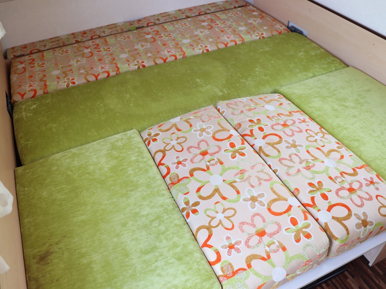 キャンピングカー トレーラー ﾀﾊﾞｰﾄ ｽﾓｰﾙｴｯｸﾞ 牽引免許不要