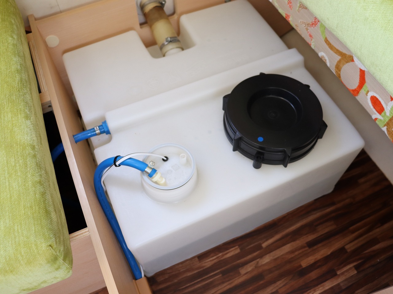 キャンピングカー トレーラー ﾀﾊﾞｰﾄ ｽﾓｰﾙｴｯｸﾞ 牽引免許不要