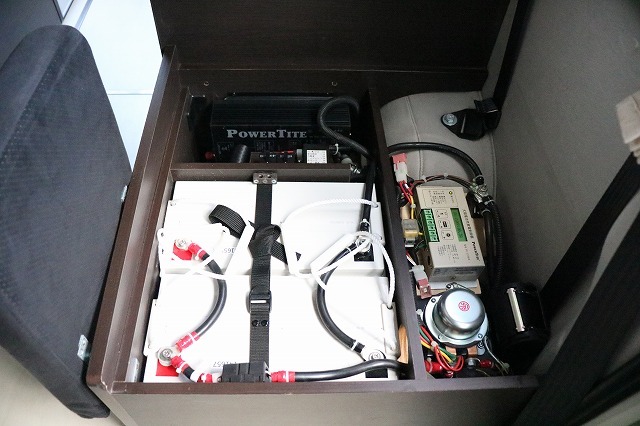 キャンピングカー バンコン ﾊｲｴｰｽ ﾚｸﾋﾞｨ ﾎﾟｼｪｯﾄ DT　4WD