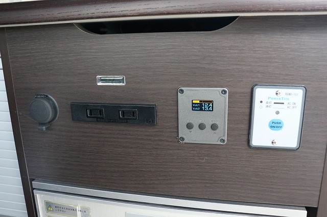 キャンピングカー バンコン ﾊｲｴｰｽ ﾚｸﾋﾞｨ ﾎﾟｼｪｯﾄ DT　4WD