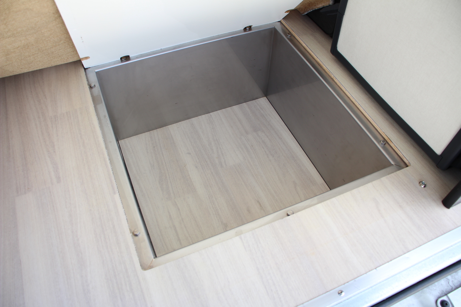 キャンピングカー バンコン ﾊｲｴｰｽ FOCS DS-L