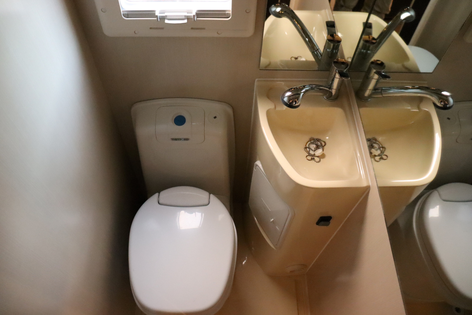 キャンピングカー キャブコン ｶﾑﾛｰﾄﾞ ﾊﾞﾝﾃｯｸｼﾞﾙﾉｰﾌﾞﾙ 家ｴｱｺﾝ4WD