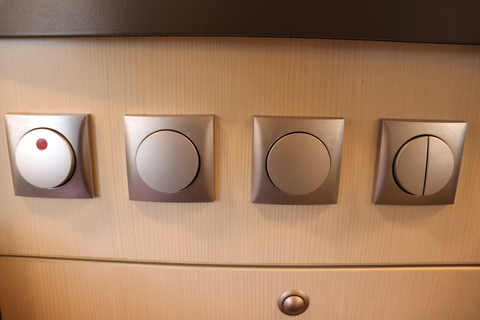 キャンピングカー キャブコン ｶﾑﾛｰﾄﾞ ﾊﾞﾝﾃｯｸｼﾞﾙﾉｰﾌﾞﾙ 家ｴｱｺﾝ4WD