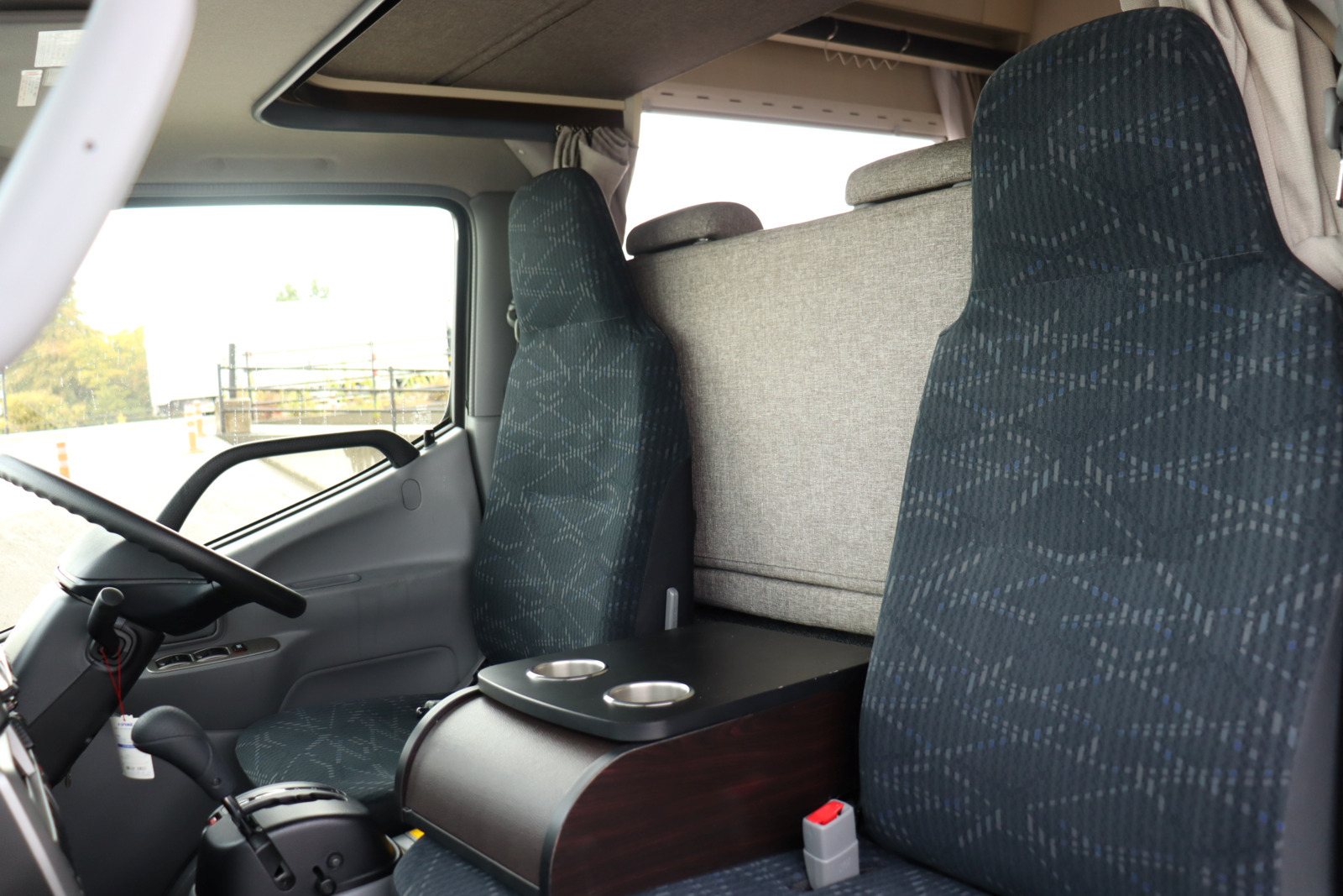 キャンピングカー キャブコン ｶﾑﾛｰﾄﾞ ﾊﾞﾝﾃｯｸｼﾞﾙﾉｰﾌﾞﾙ 家ｴｱｺﾝ4WD