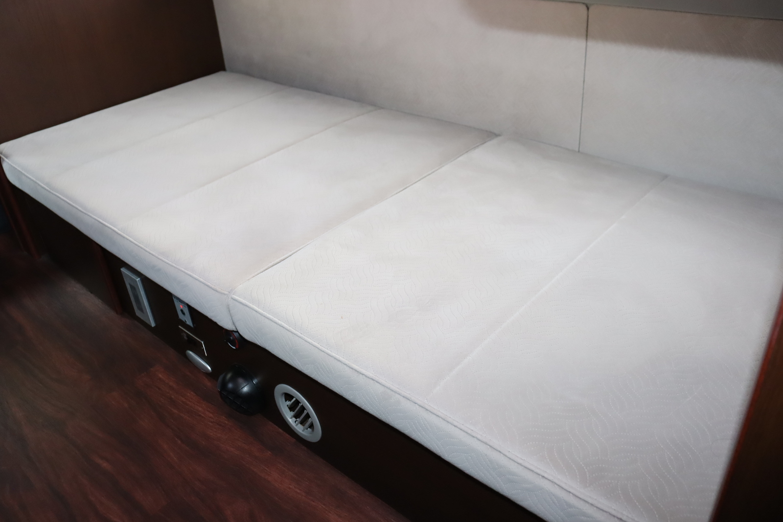 キャンピングカー バンコン ﾊｲｴｰｽ OMC 北斗　FFﾋｰﾀｰ