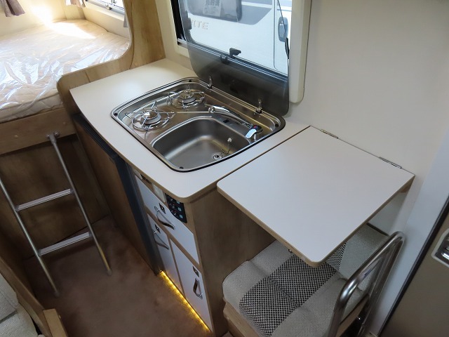 キャンピングカー キャブコン ｶﾑﾛｰﾄﾞ ﾅｯﾂRV ｸﾚｱ5.3Xｴﾎﾞﾘｭｰｼｮﾝ