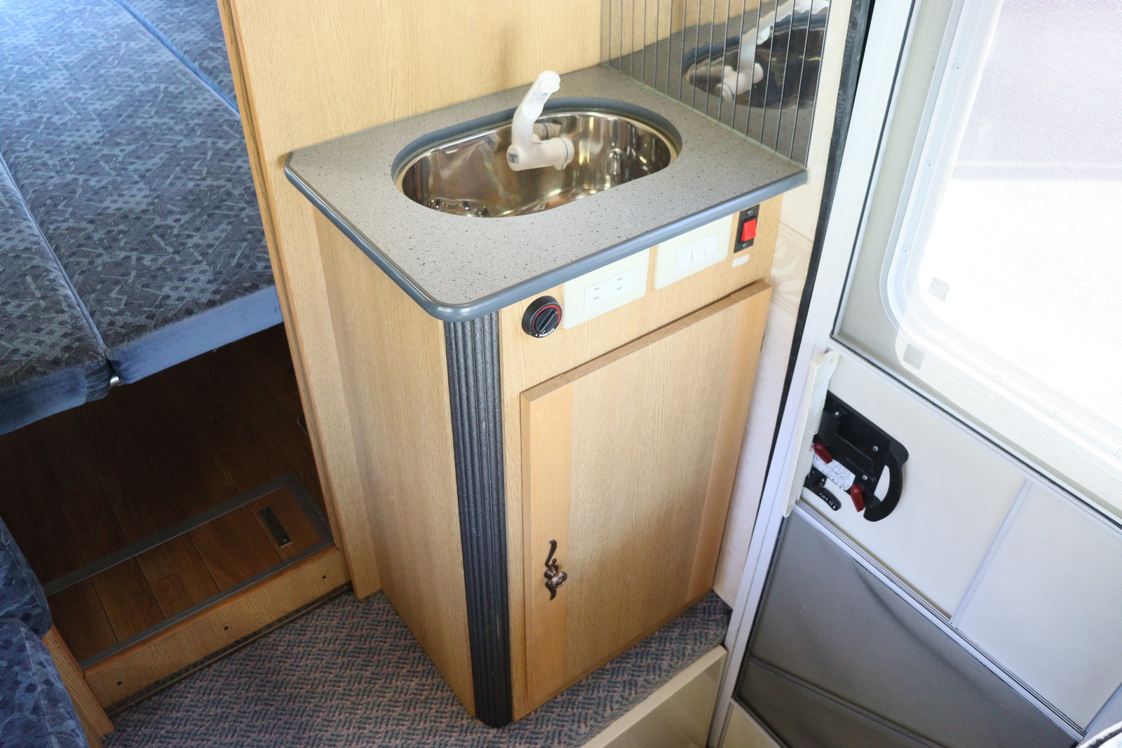 キャンピングカー キャブコン ｴﾙﾌ ﾖｺﾊﾏﾓｰﾀｰｾｰﾙｽ ﾚｯｸｽﾄﾗﾝｽﾀｰ