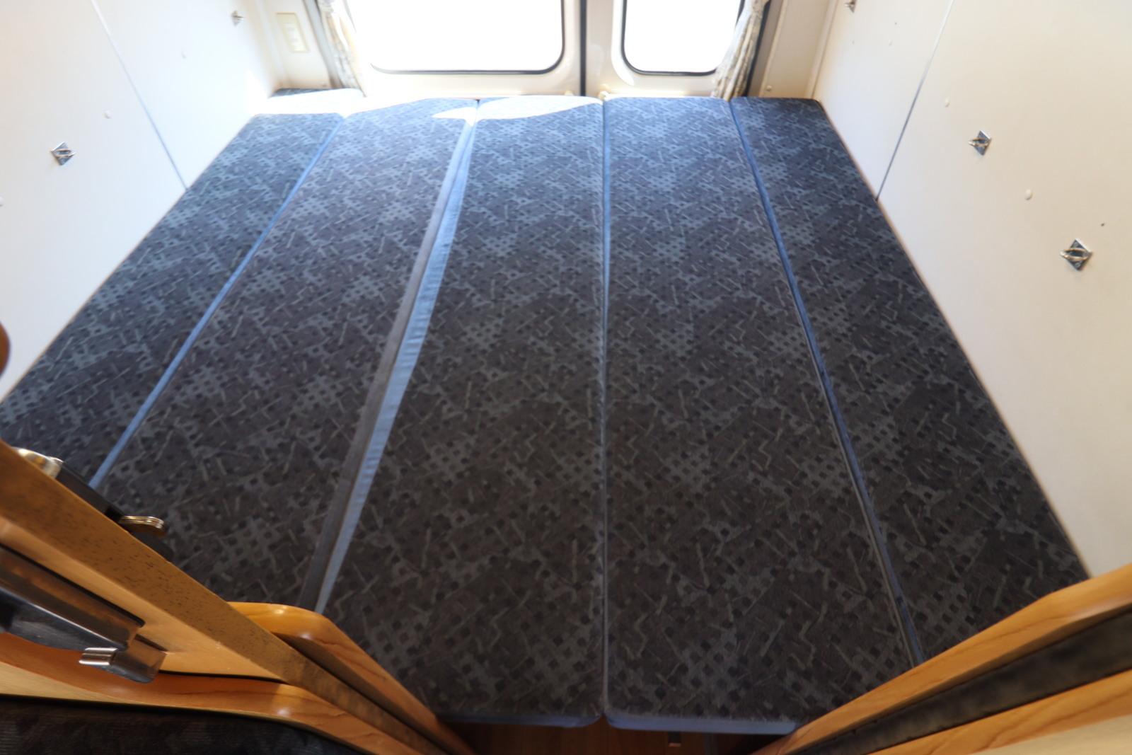 キャンピングカー キャブコン ｴﾙﾌ ﾖｺﾊﾏﾓｰﾀｰｾｰﾙｽ ﾚｯｸｽﾄﾗﾝｽﾀｰ