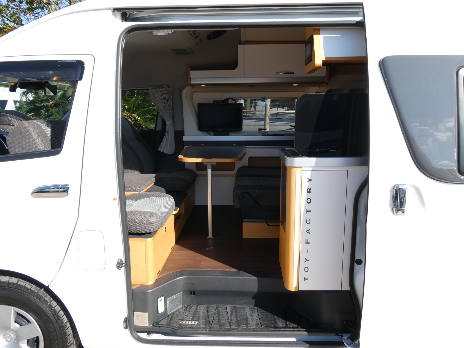 キャンピングカー バンコン ﾄｲﾌｧｸﾄﾘｰ ｱﾙｺｰﾊﾞｸﾞﾗﾝﾃﾞ　家庭用ｴｱｺﾝ