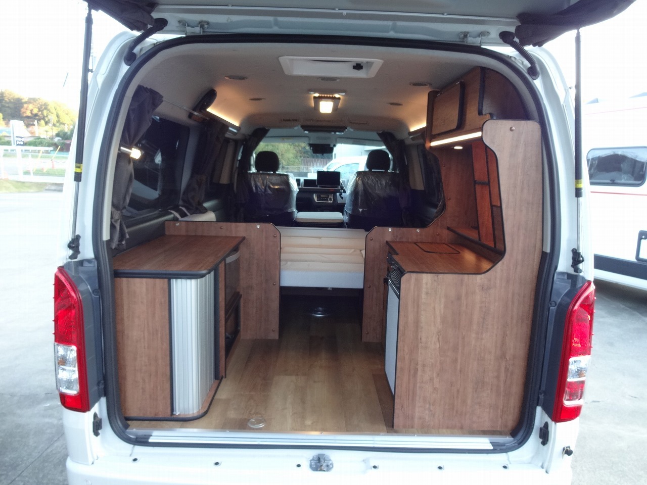 キャンピングカー バンコン ﾊｲｴｰｽ FOCS DS-F 4WD FFﾋｰﾀｰ