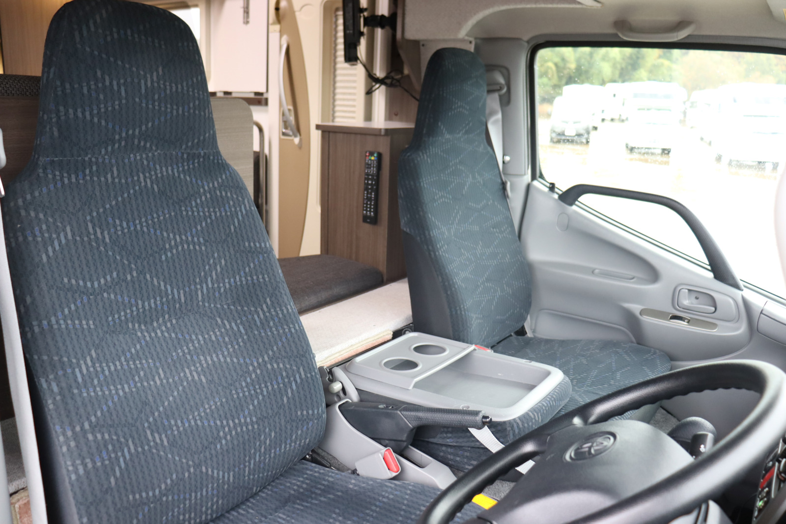 キャンピングカー キャブコン ｶﾑﾛｰﾄﾞﾅｯﾂRVｸﾚｱ5.3Wｴﾎﾞﾘｭｰｼｮﾝ4WD