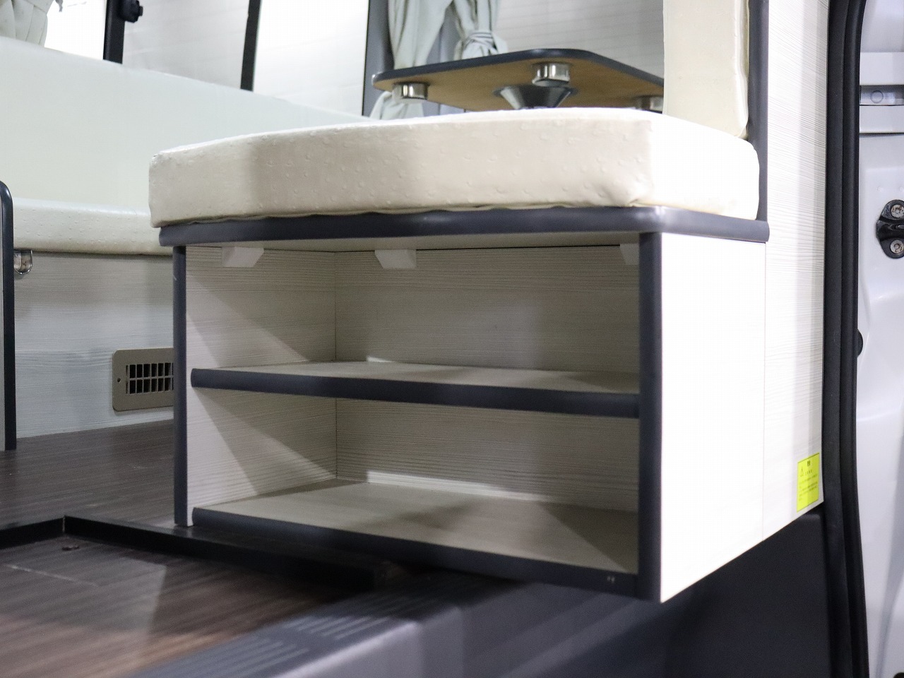 キャンピングカー バンコン ﾊｲｴｰｽ ﾊﾟｽﾜｺﾞﾝ 4WD　FF　ｲﾝﾊﾞｰﾀｰ