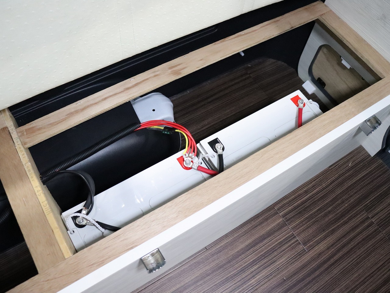 キャンピングカー バンコン ﾊｲｴｰｽ ﾊﾟｽﾜｺﾞﾝ 4WD　FF　ｲﾝﾊﾞｰﾀｰ