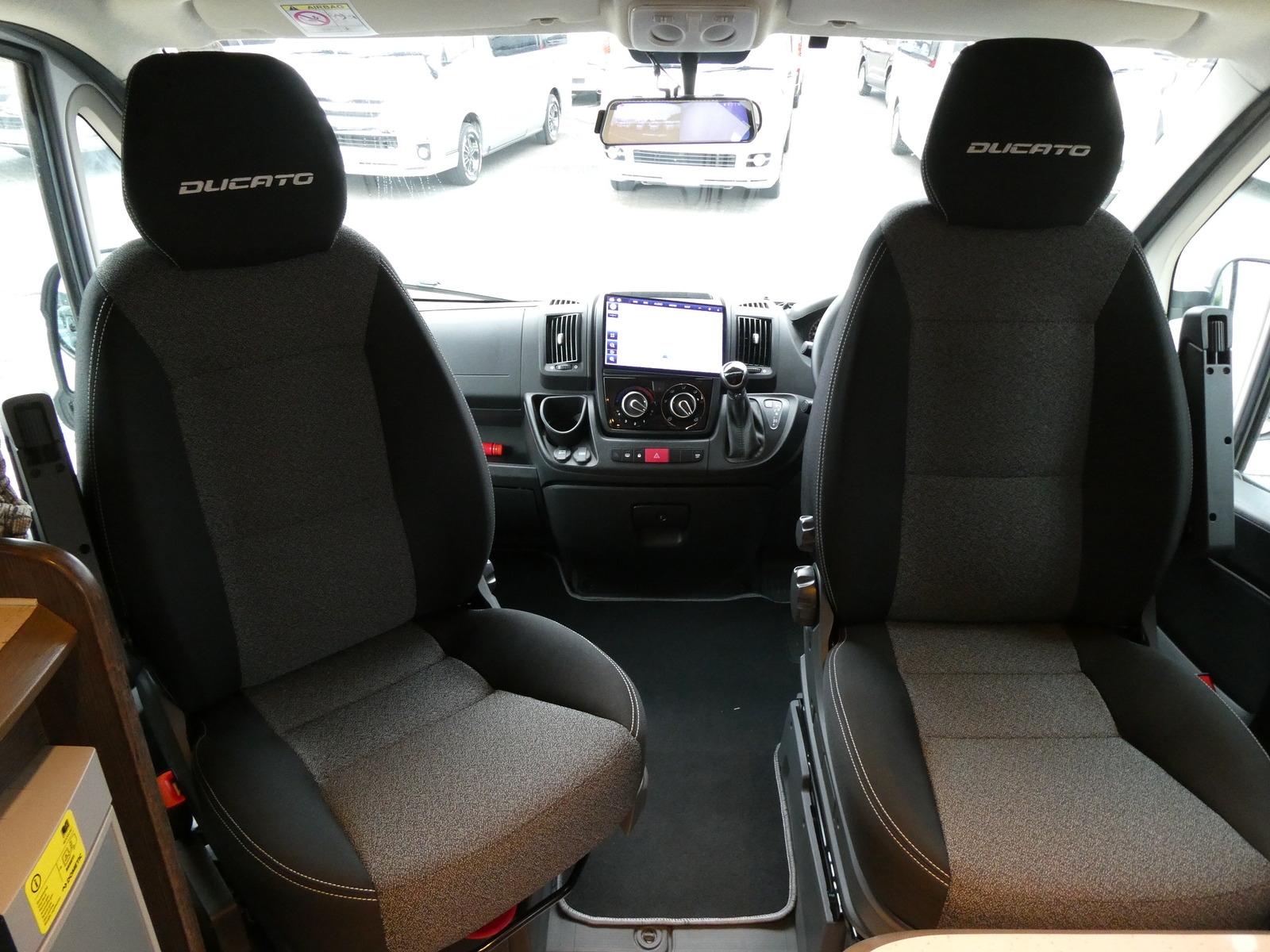 キャンピングカー バンコン ｴｰｽｷｬﾗﾊﾞﾝ ｴｰｽ565　9AT　2.3L