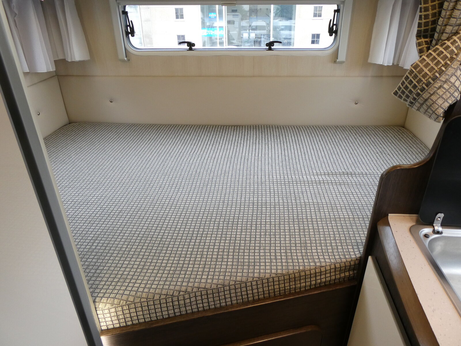 キャンピングカー バンコン ｴｰｽｷｬﾗﾊﾞﾝ ｴｰｽ565　9AT　2.3L