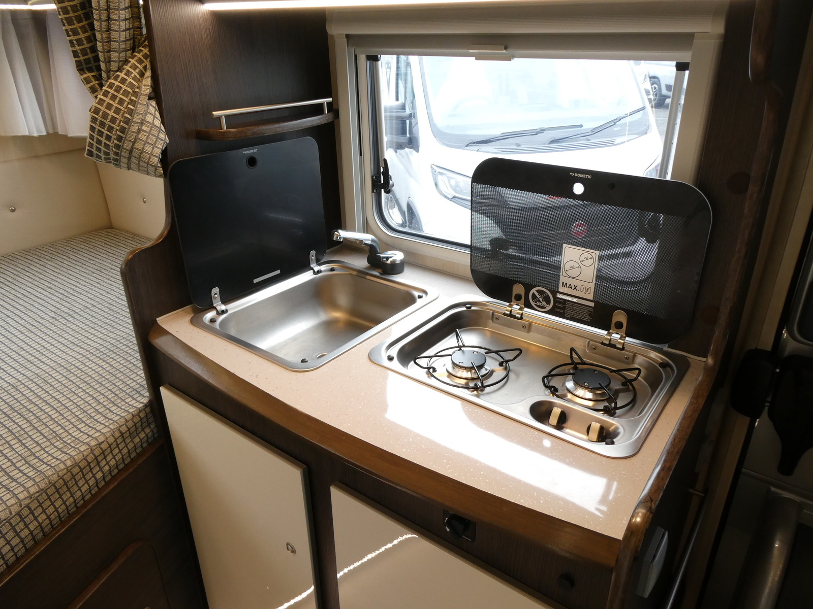 キャンピングカー バンコン ｴｰｽｷｬﾗﾊﾞﾝ ｴｰｽ565　9AT　2.3L