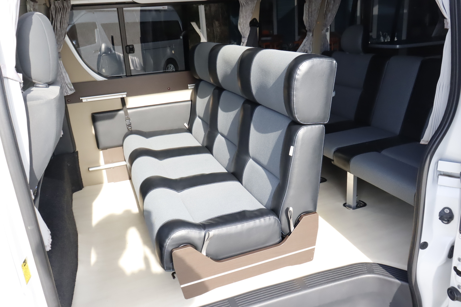 キャンピングカー バンコン ﾊｲｴｰｽ ﾚｸﾋﾞｨ ｻﾗｲDS