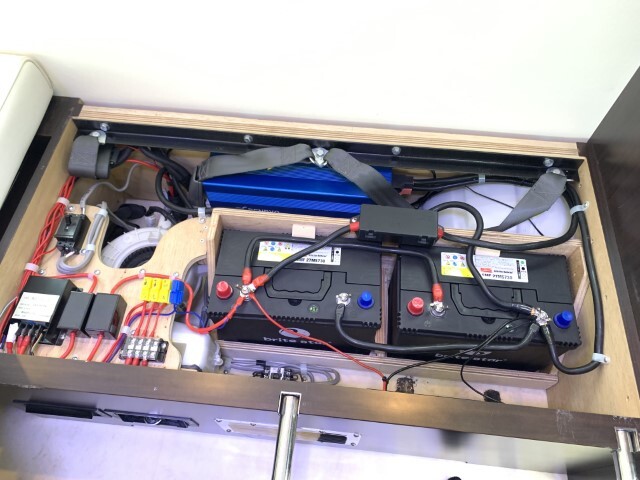 キャンピングカー バンコン ｾｶﾝﾄﾞﾊｳｽ ｸﾞﾚｲｽﾌﾟﾚﾐｱﾑ 4WD ﾚﾝﾀUP