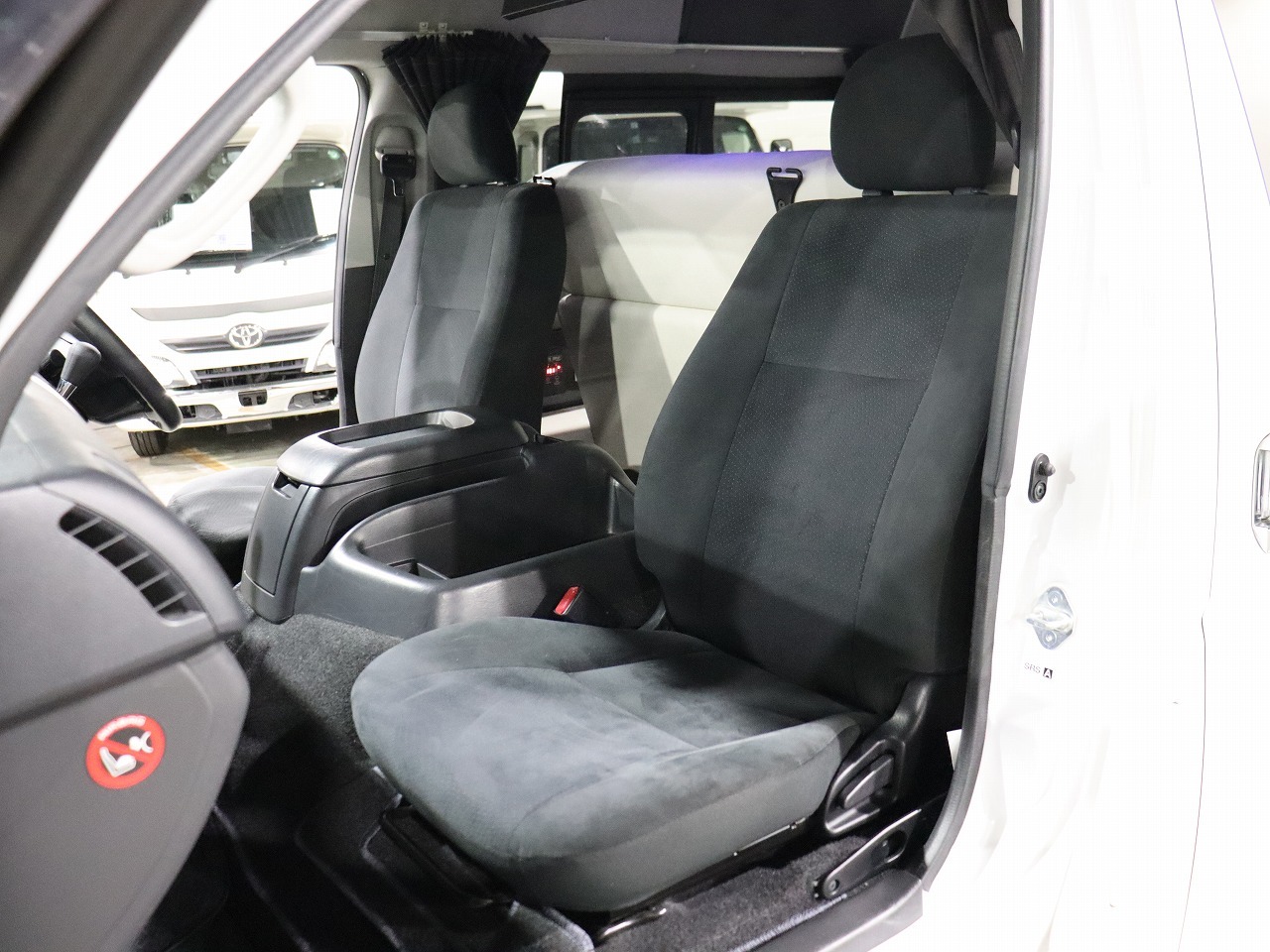 キャンピングカー バンコン ﾊｲｴｰｽ　FOCS ﾃﾞｨﾊﾟｰﾁｬｰ　ﾘﾁｳﾑ　ｴｱｺﾝ