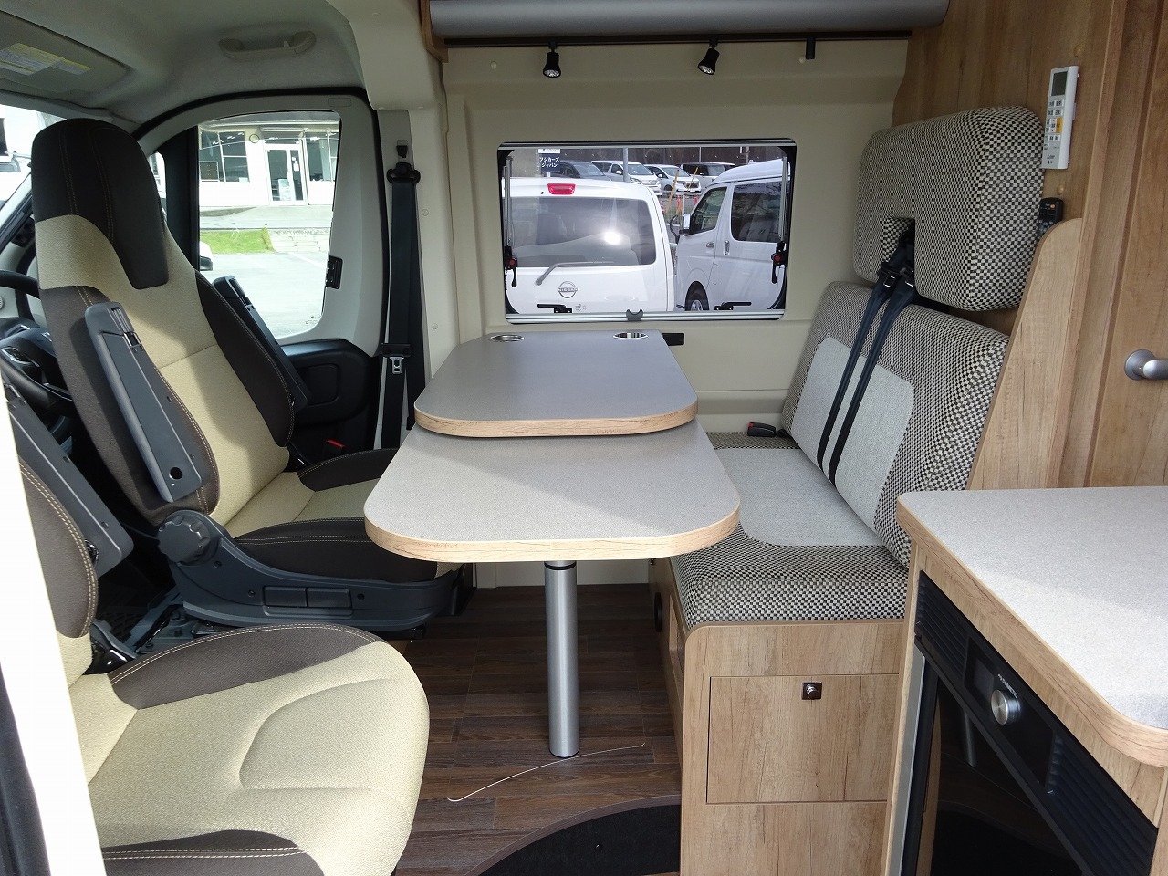 キャンピングカー バンコン ﾃﾞｭｶﾄ ﾅｯﾂRV ﾌｫﾙﾄﾅ ﾀｲﾌﾟM　ｴﾎﾞﾗｲﾄ