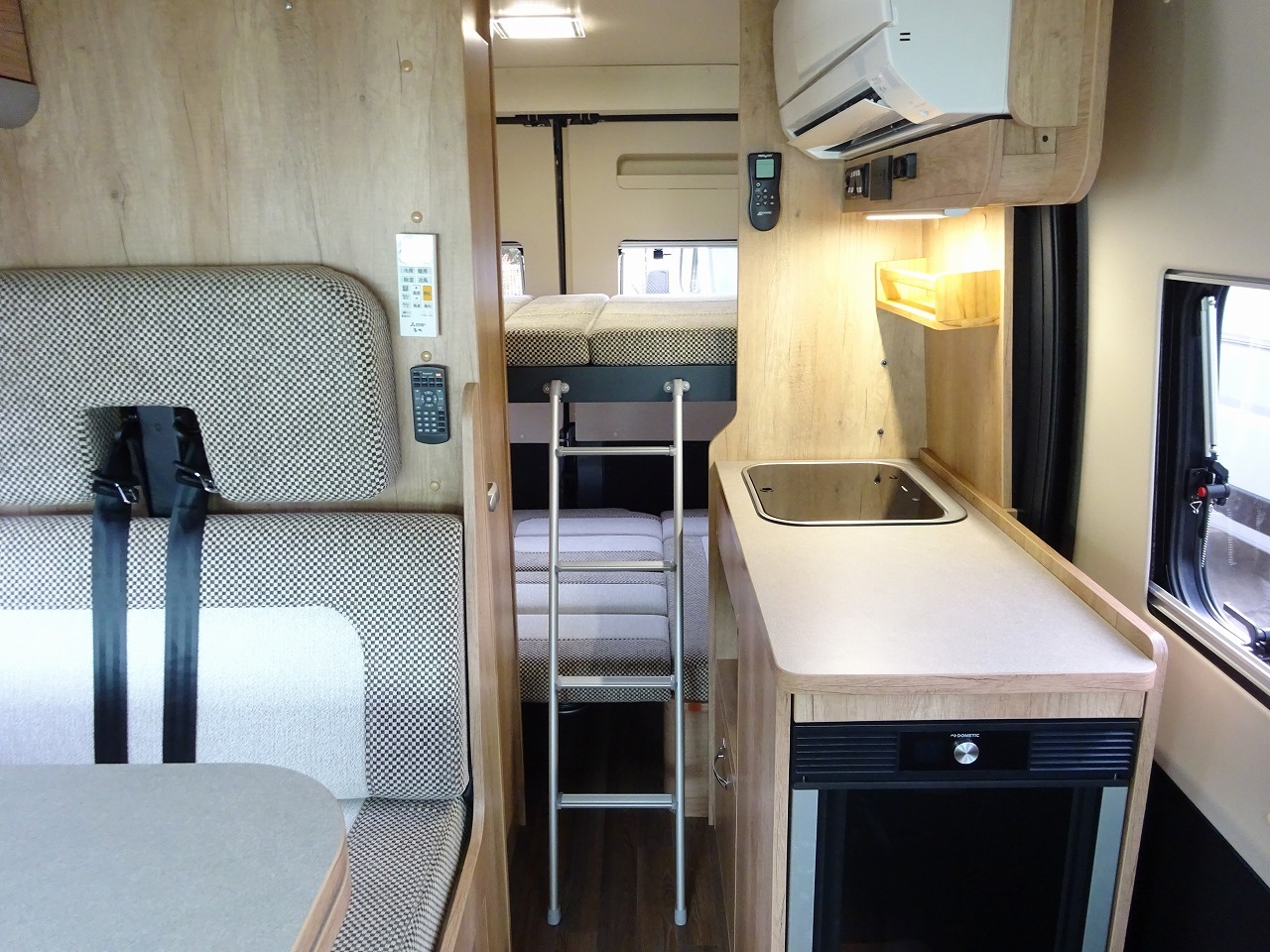 キャンピングカー バンコン ﾃﾞｭｶﾄ ﾅｯﾂRV ﾌｫﾙﾄﾅ ﾀｲﾌﾟM　ｴﾎﾞﾗｲﾄ