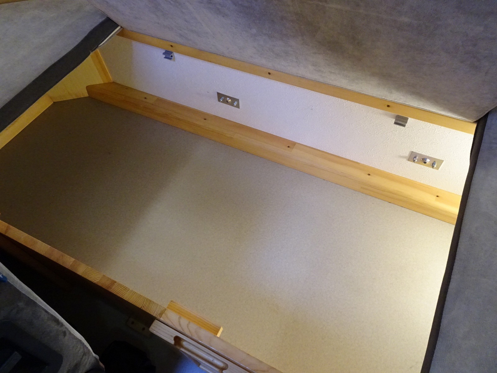 キャンピングカー キャブコン ﾎﾞﾝｺﾞ AtoZ ｱﾐﾃｨﾘﾐﾃｯﾄﾞ 窓AC 4WD