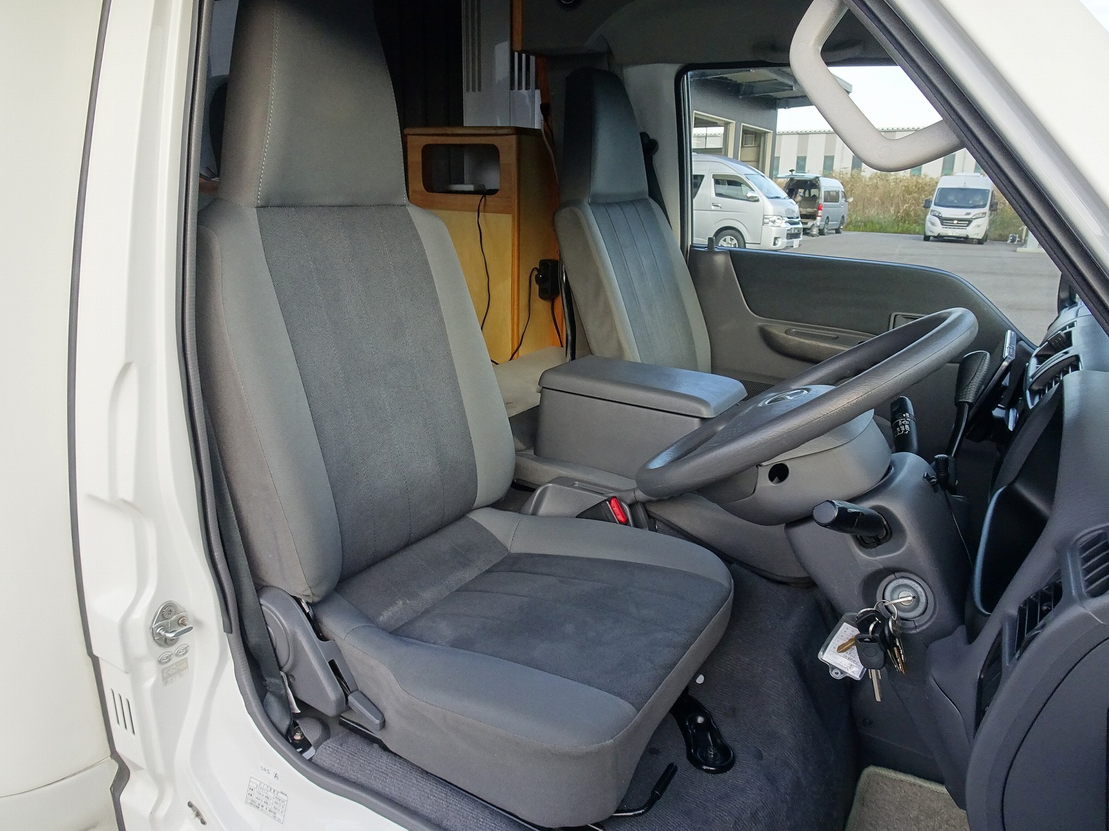 キャンピングカー キャブコン ﾎﾞﾝｺﾞ AtoZ ｱﾐﾃｨﾘﾐﾃｯﾄﾞ 窓AC 4WD