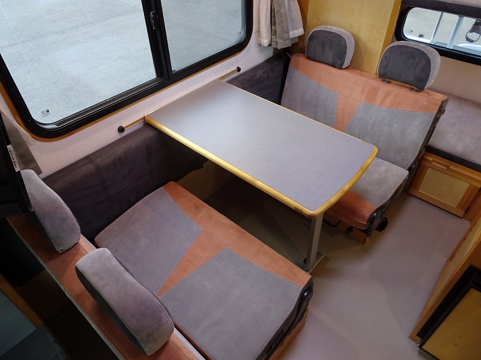 キャンピングカー キャブコン ﾎﾞﾝｺﾞ AtoZ ｱﾐﾃｨﾘﾐﾃｯﾄﾞ 窓AC 4WD