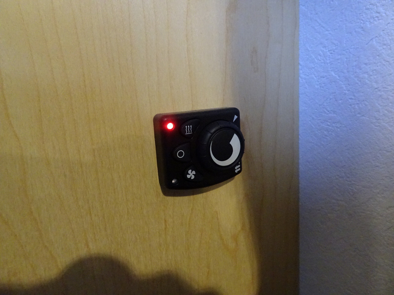 キャンピングカー キャブコン ﾎﾞﾝｺﾞ AtoZ ｱﾐﾃｨﾘﾐﾃｯﾄﾞ 窓AC 4WD