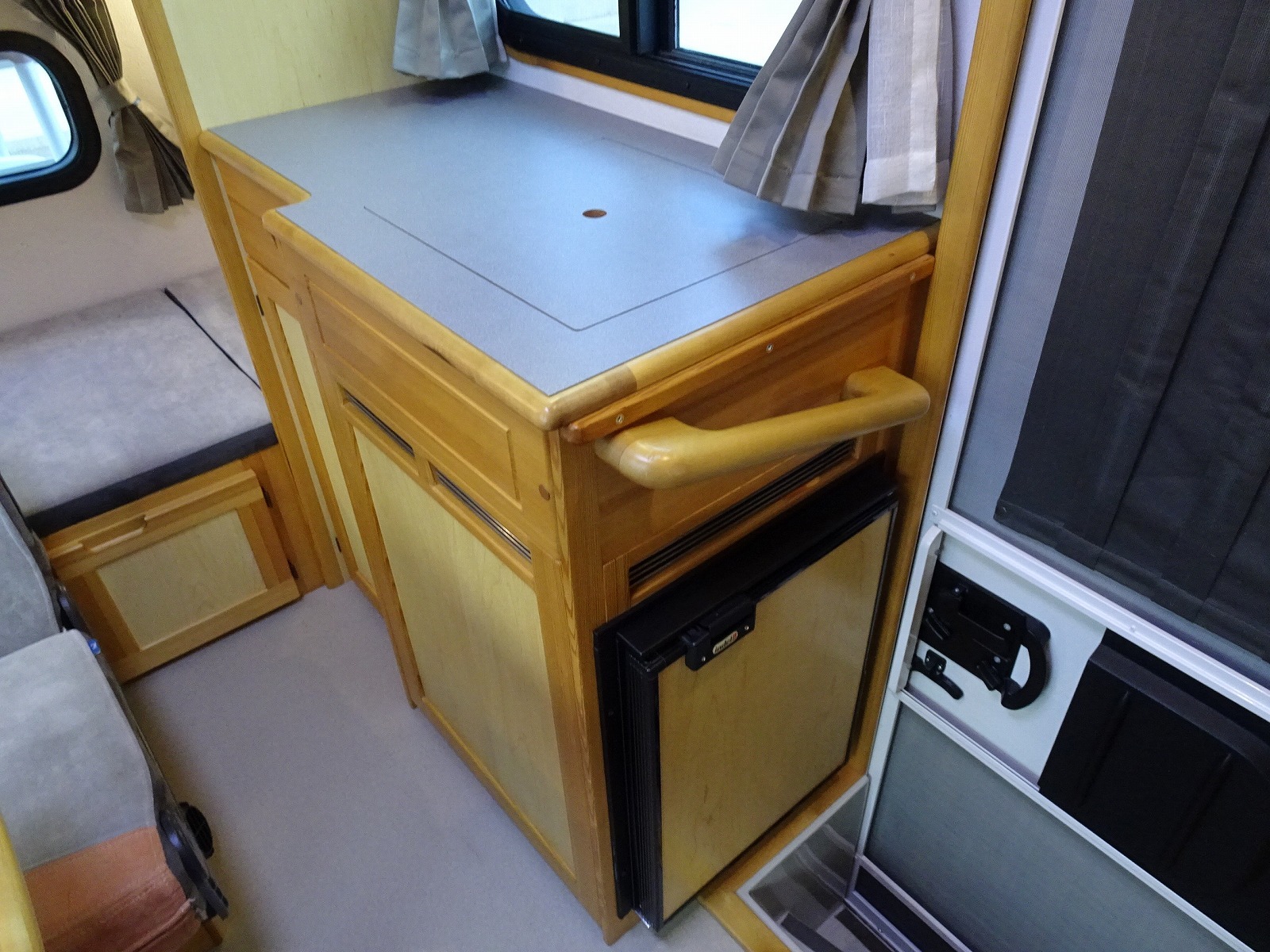 キャンピングカー キャブコン ﾎﾞﾝｺﾞ AtoZ ｱﾐﾃｨﾘﾐﾃｯﾄﾞ 窓AC 4WD