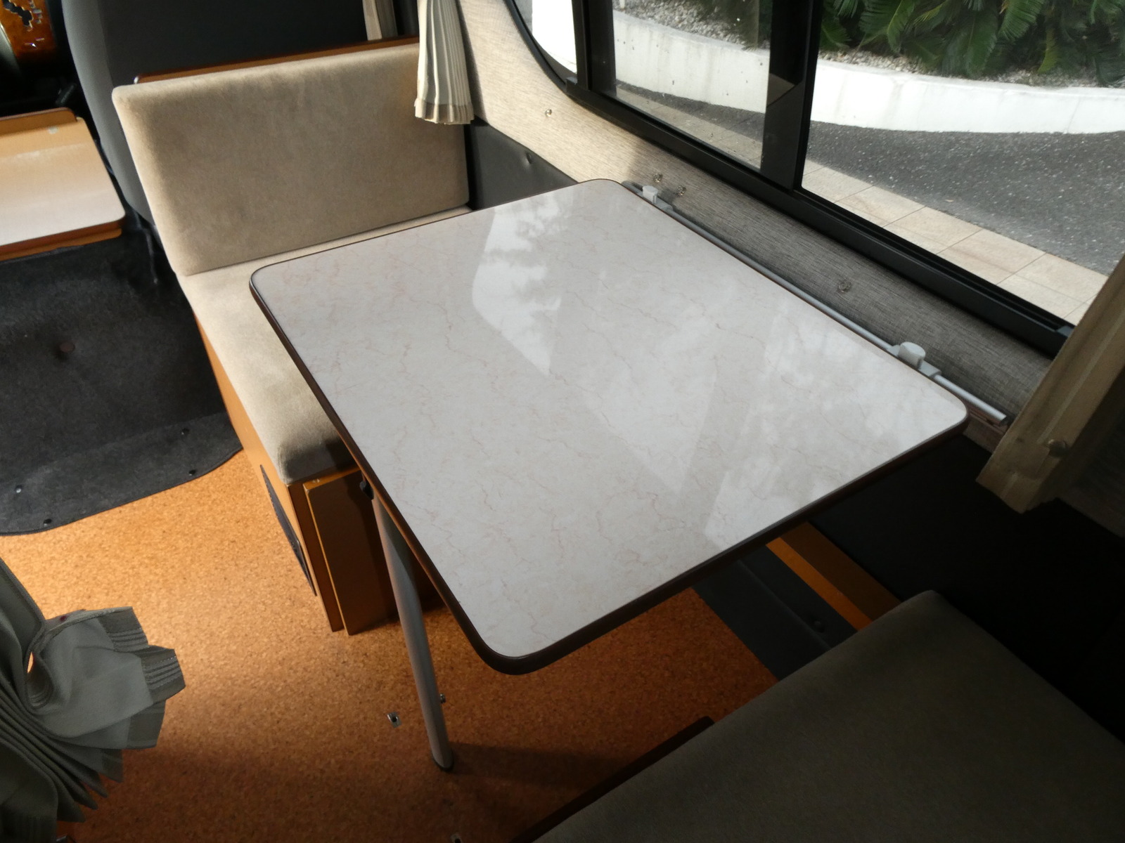 キャンピングカー バンコン ﾊｲｴｰｽ ﾘﾝｴｲ ﾊﾞｶﾝﾁｪｽﾌﾟﾗｲﾍﾞｰﾄ