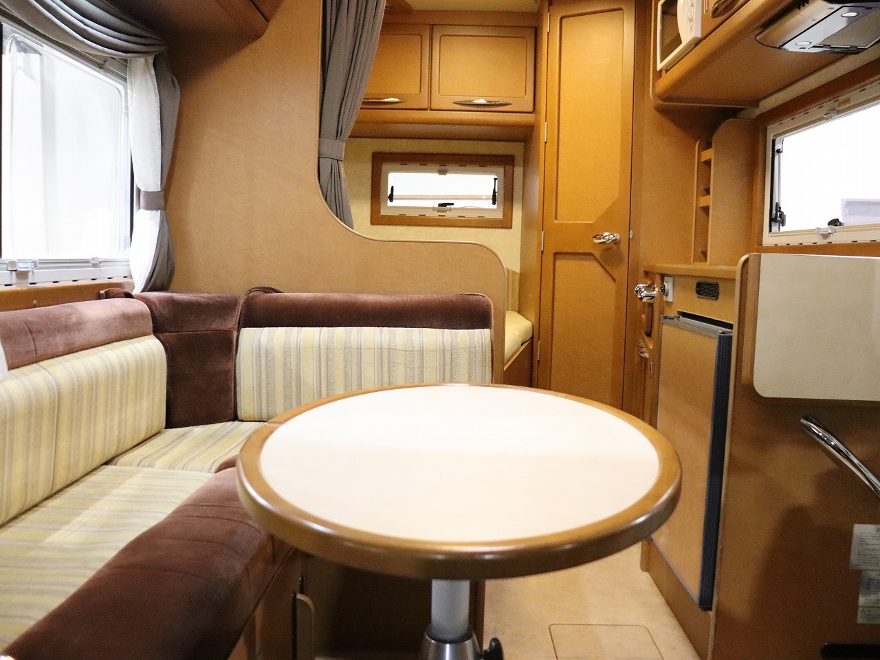 キャンピングカー キャブコン ﾊｲｴｰｽ ﾌｧｰｽﾄｶｽﾀﾑ CG550ﾎﾞﾚﾛV 4WD