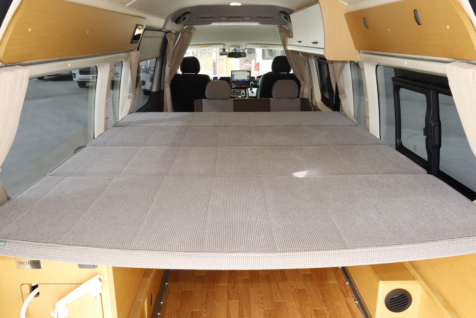 キャンピングカー バンコン ﾊｲｴｰｽﾄｲﾌｧｸﾄﾘｰ ｸﾞﾘｰﾝﾊﾞﾃﾞｨ ﾀｲﾌﾟB