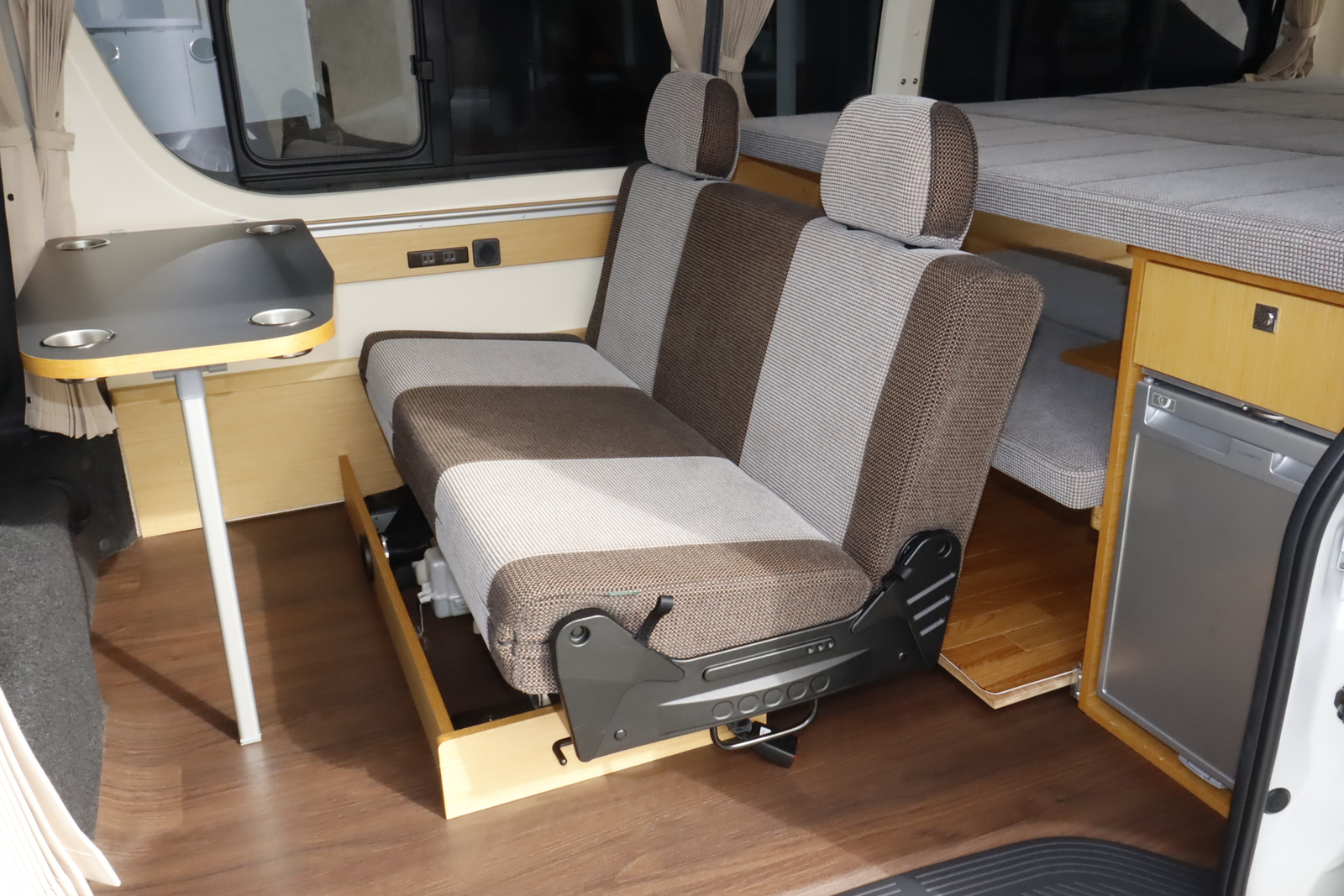 キャンピングカー バンコン ﾊｲｴｰｽﾄｲﾌｧｸﾄﾘｰ ｸﾞﾘｰﾝﾊﾞﾃﾞｨ ﾀｲﾌﾟB