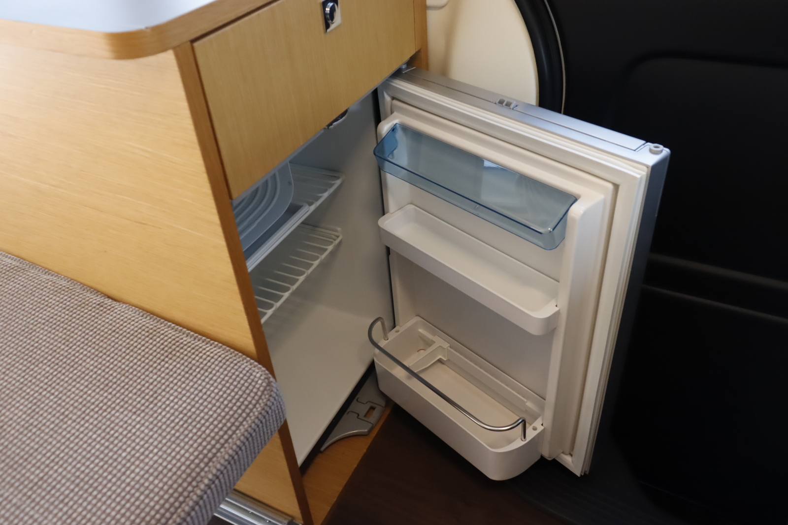 キャンピングカー バンコン ﾊｲｴｰｽﾄｲﾌｧｸﾄﾘｰ ｸﾞﾘｰﾝﾊﾞﾃﾞｨ ﾀｲﾌﾟB