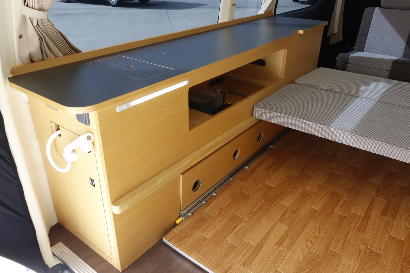 キャンピングカー バンコン ﾊｲｴｰｽﾄｲﾌｧｸﾄﾘｰ ｸﾞﾘｰﾝﾊﾞﾃﾞｨ ﾀｲﾌﾟB